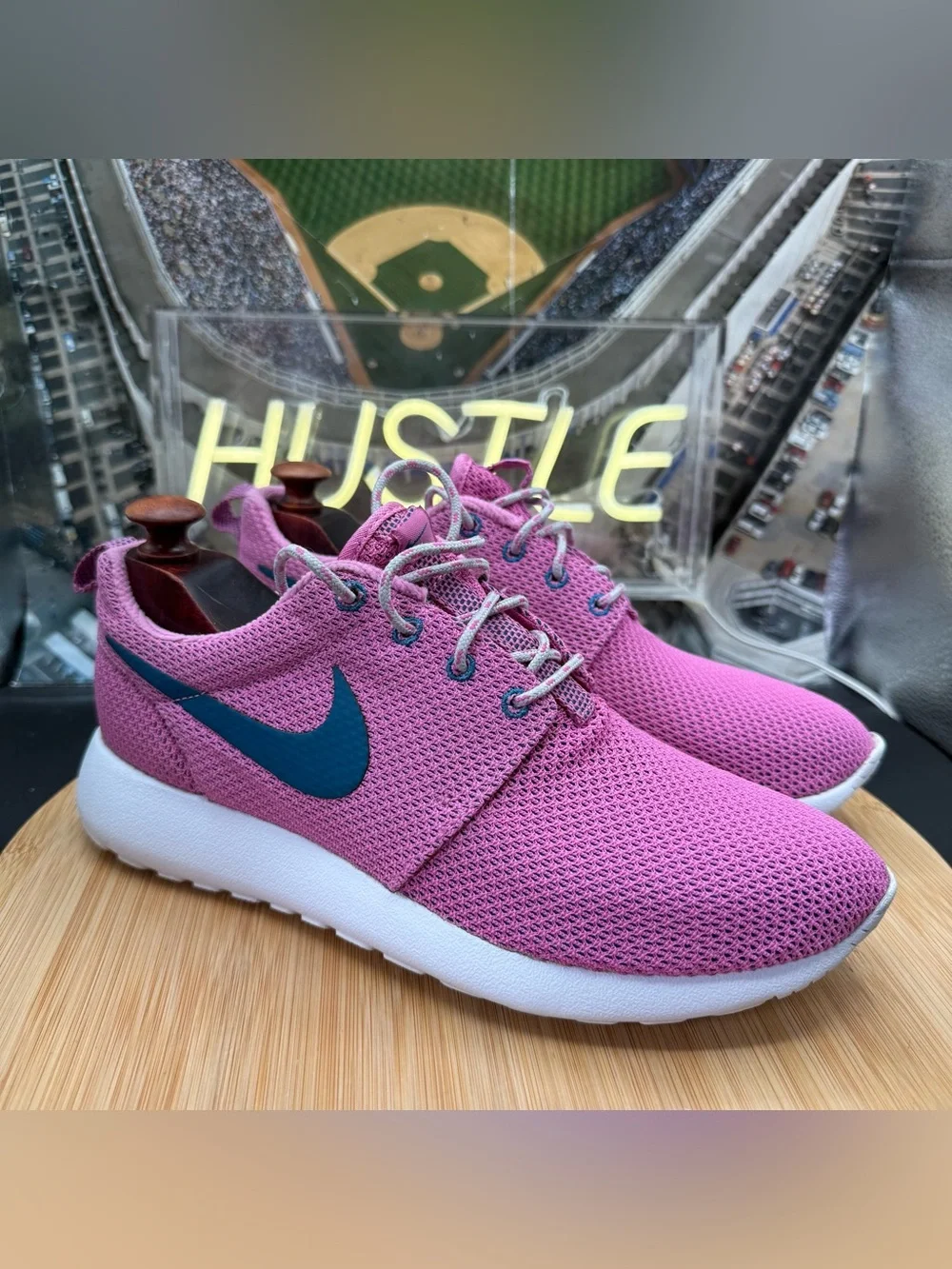 Nike Roshe Run Low Pink Violet Navy Women’s Running shoes Sz 8